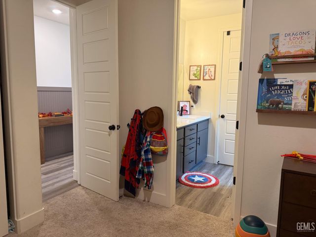 10213 Argi River Avenue, Bakersfield, CA 93311