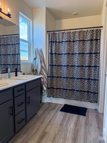 10213 Argi River Avenue, Bakersfield, CA 93311