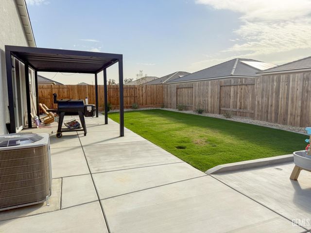 10213 Argi River Avenue, Bakersfield, CA 93311