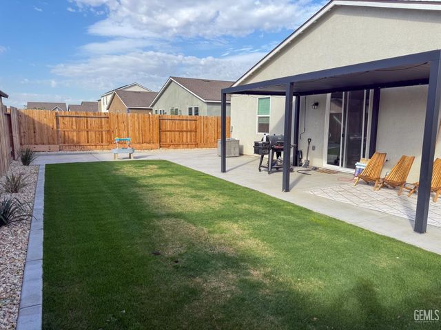 10213 Argi River Avenue, Bakersfield, CA 93311