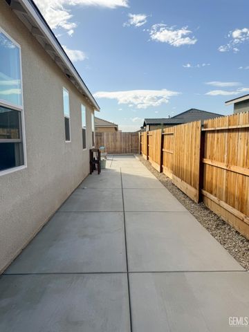 10213 Argi River Avenue, Bakersfield, CA 93311