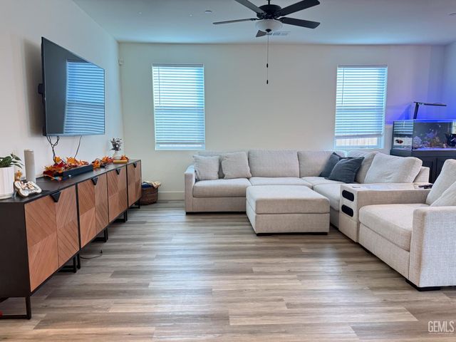 10213 Argi River Avenue, Bakersfield, CA 93311