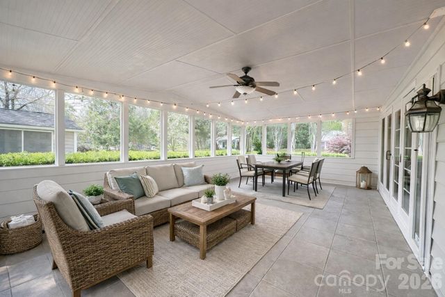 11106 Knight Castle Drive, Charlotte, NC 28277