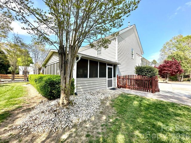 11106 Knight Castle Drive, Charlotte, NC 28277