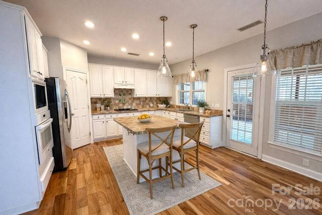 11106 Knight Castle Drive, Charlotte, NC 28277