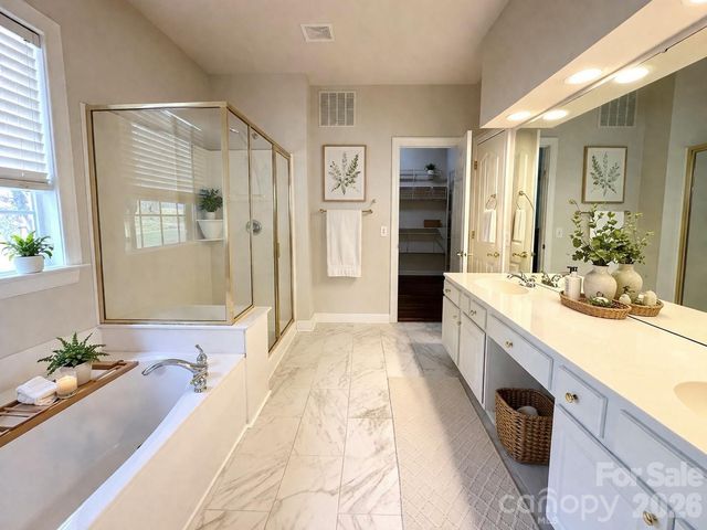 11106 Knight Castle Drive, Charlotte, NC 28277