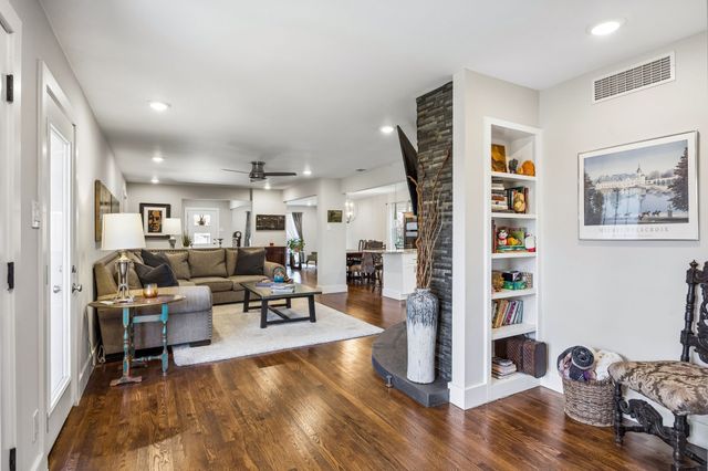 10919 Colbert Way, Dallas, TX 75218