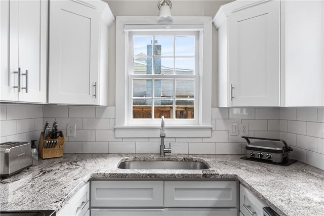324 Price Street, Savannah, GA 31401