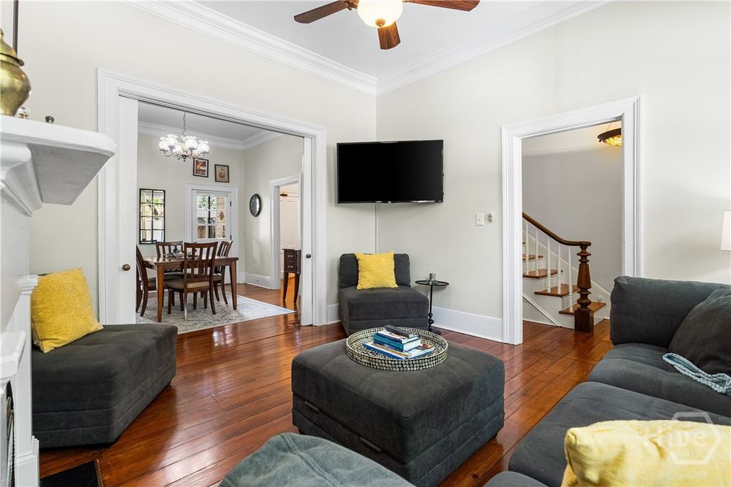 Image 10 of property listing at 324 Price Street, Savannah, GA 31401