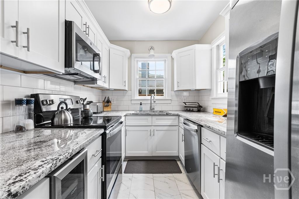 Image 15 of property listing at 324 Price Street, Savannah, GA 31401