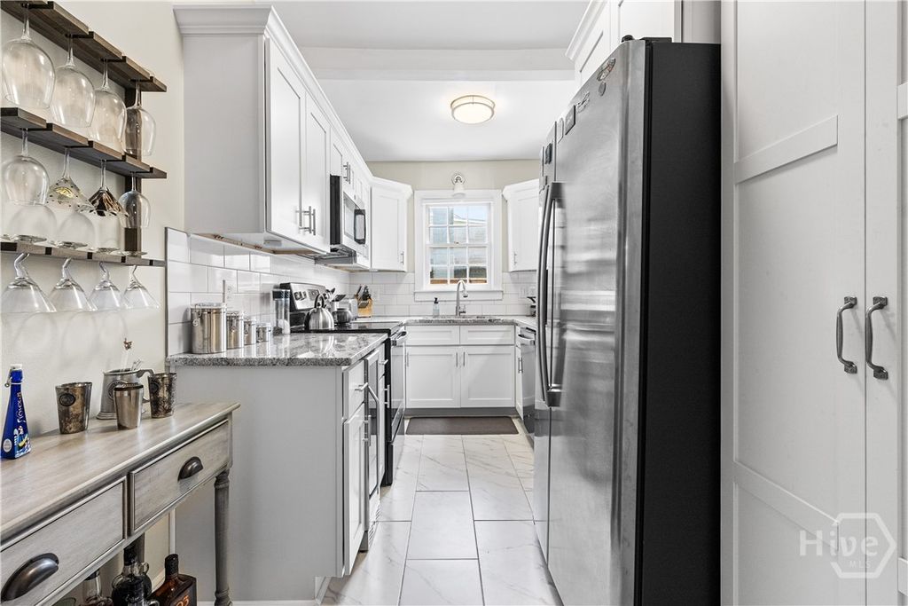 Image 16 of property listing at 324 Price Street, Savannah, GA 31401