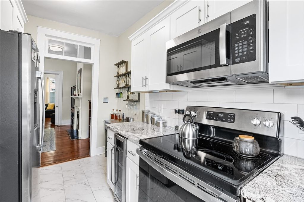 Image 18 of property listing at 324 Price Street, Savannah, GA 31401