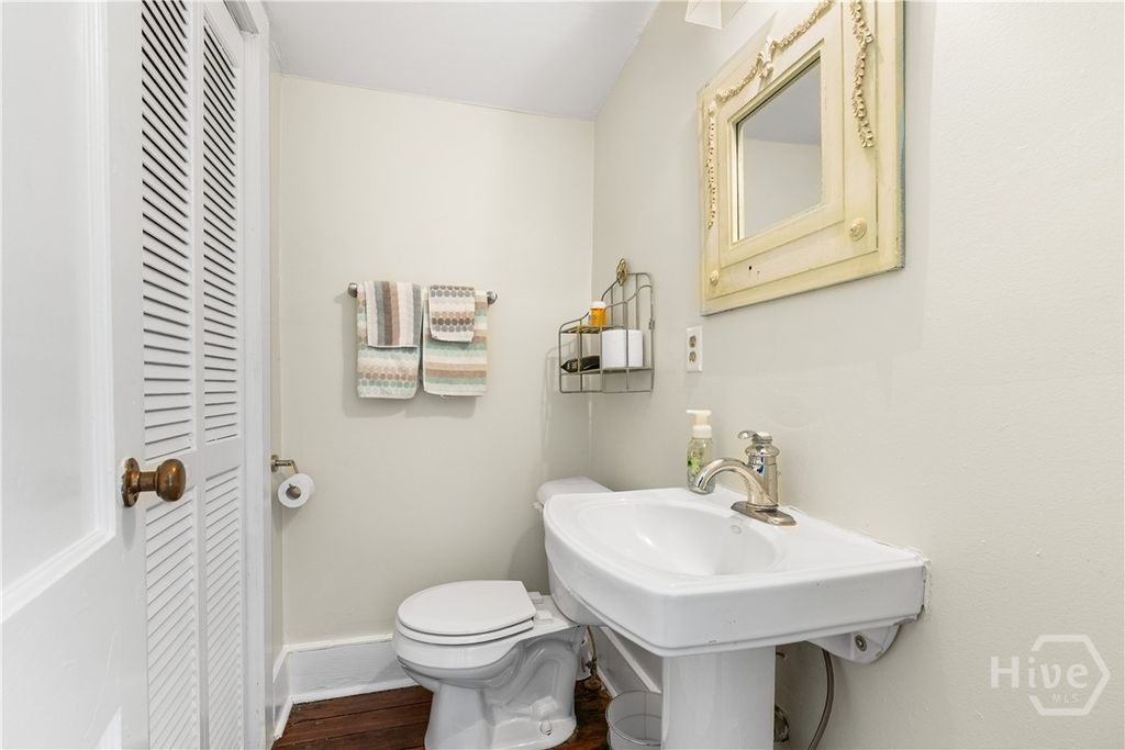 Image 19 of property listing at 324 Price Street, Savannah, GA 31401