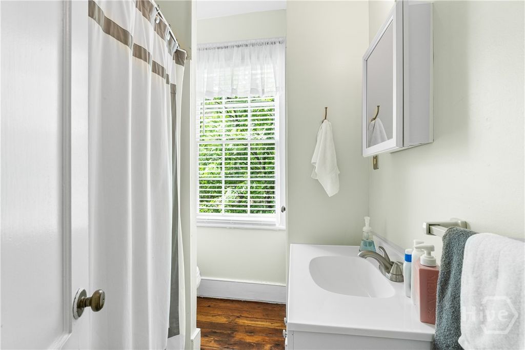 Image 20 of property listing at 324 Price Street, Savannah, GA 31401