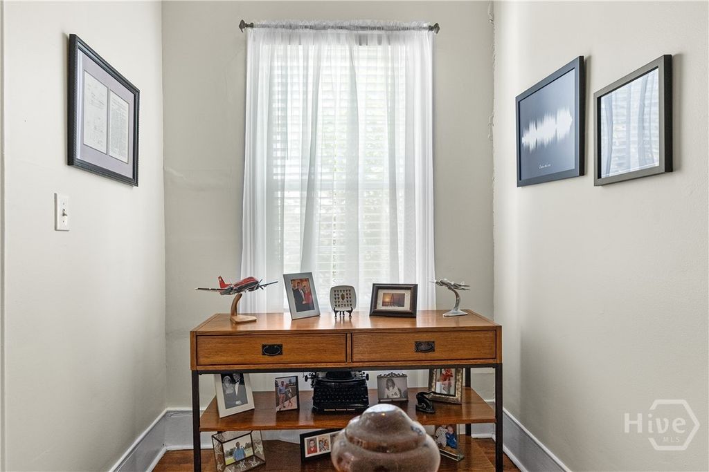 Image 23 of property listing at 324 Price Street, Savannah, GA 31401