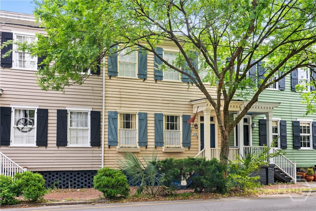 Image 4 of property listing at 324 Price Street, Savannah, GA 31401