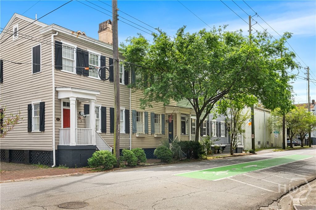 Image 5 of property listing at 324 Price Street, Savannah, GA 31401