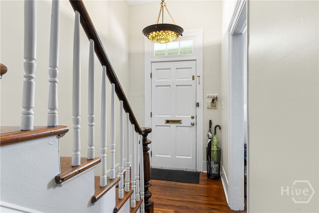 Image 8 of property listing at 324 Price Street, Savannah, GA 31401