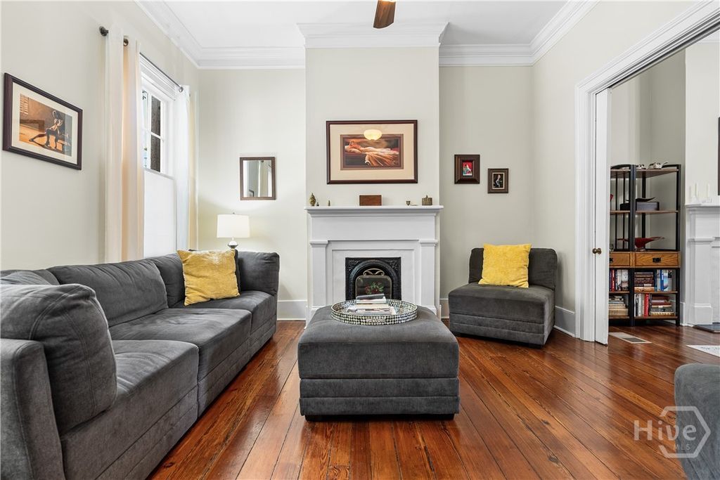 Image 9 of property listing at 324 Price Street, Savannah, GA 31401