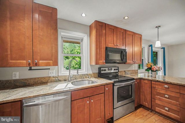 7409 LAKE DR, Manassas, VA 20111