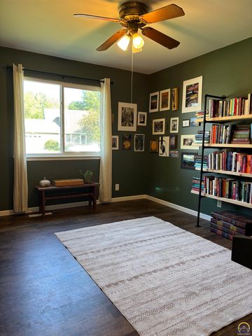 905 Dove Run, Emporia, KS 66801