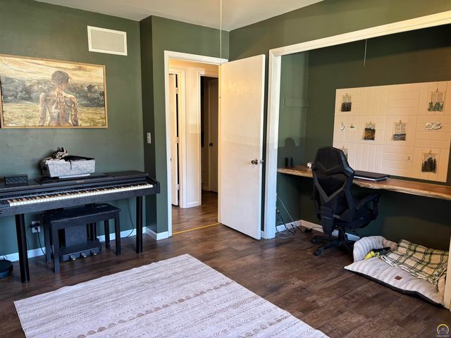 905 Dove Run, Emporia, KS 66801