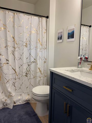 905 Dove Run, Emporia, KS 66801