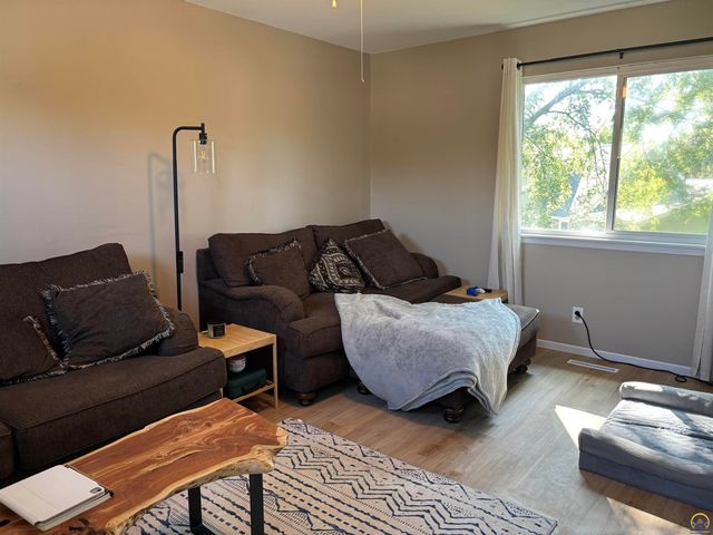 905 Dove Run, Emporia, KS 66801