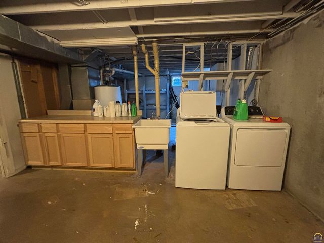 905 Dove Run, Emporia, KS 66801