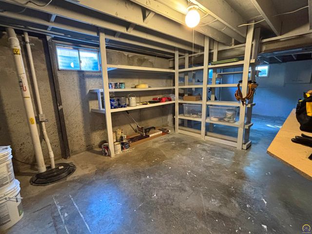 905 Dove Run, Emporia, KS 66801