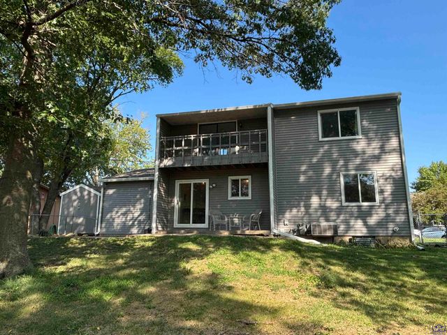 905 Dove Run, Emporia, KS 66801