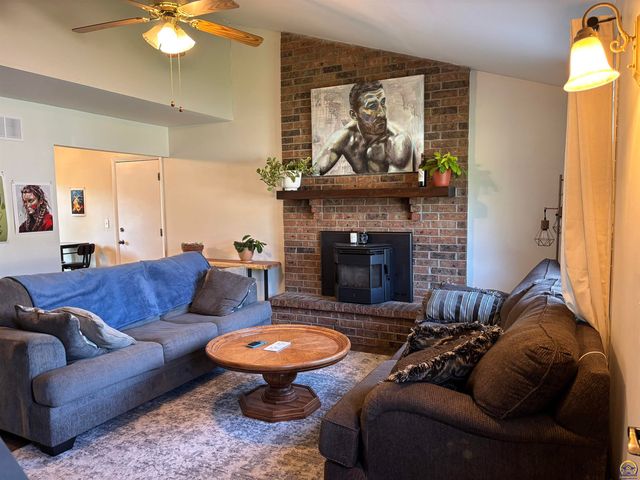 905 Dove Run, Emporia, KS 66801