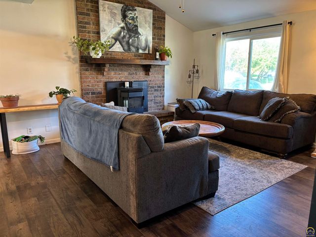 905 Dove Run, Emporia, KS 66801