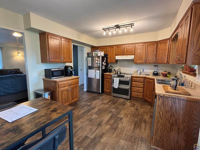 905 Dove Run, Emporia, KS 66801