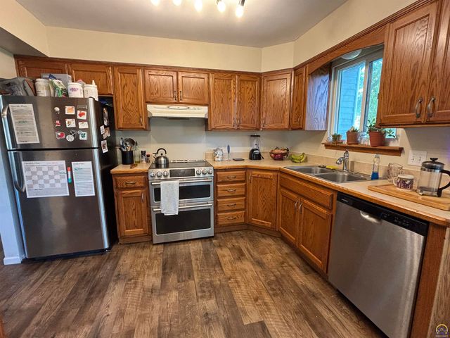 905 Dove Run, Emporia, KS 66801