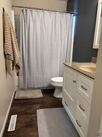 905 Dove Run, Emporia, KS 66801