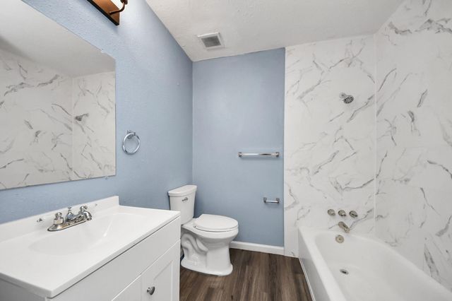 11510 Lock Gate Lane, Houston, TX 77048