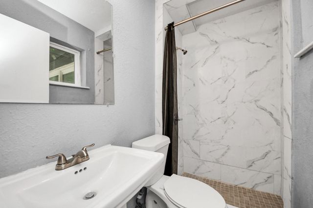 11510 Lock Gate Lane, Houston, TX 77048