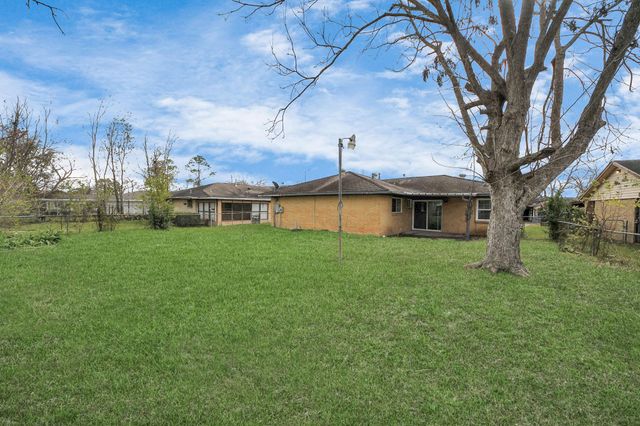 11510 Lock Gate Lane, Houston, TX 77048