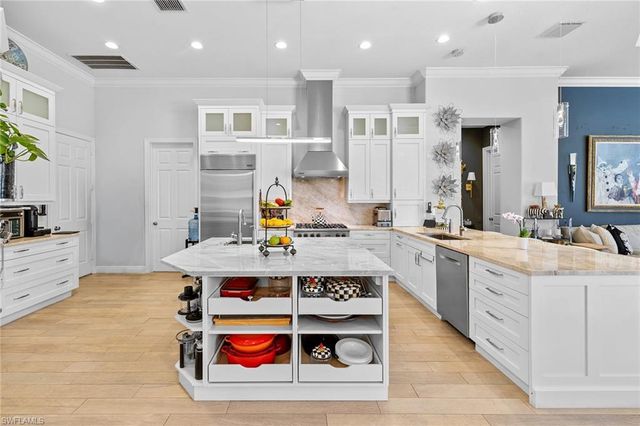 7837 Classics DR, Naples, FL 34113