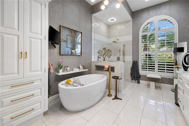 7837 Classics DR, Naples, FL 34113