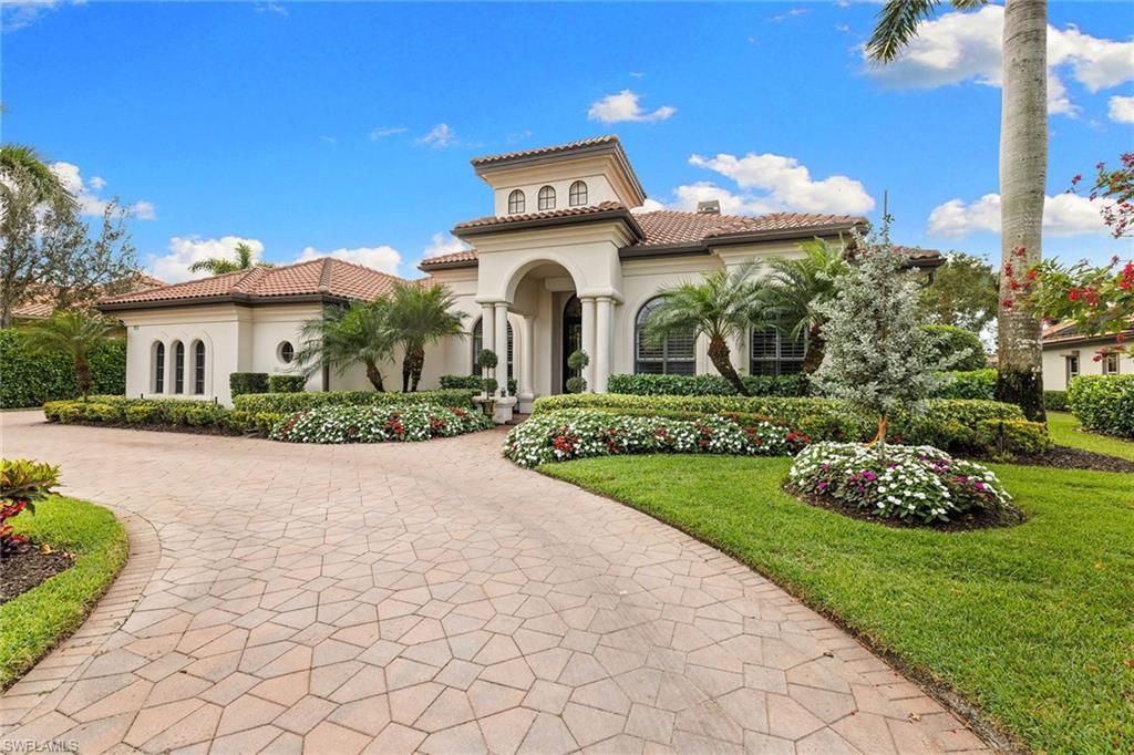 7837 Classics DR, Naples, FL 34113