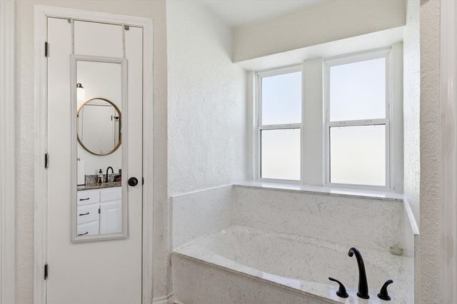 2829 Harvest Hill Drive, Grapevine, TX 76051