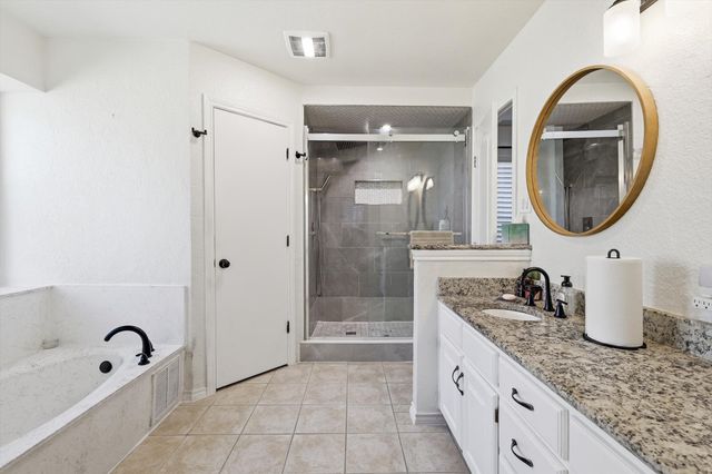 2829 Harvest Hill Drive, Grapevine, TX 76051