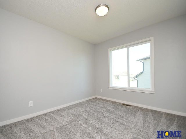 5806 S 94th Street, Lincoln, NE 68526