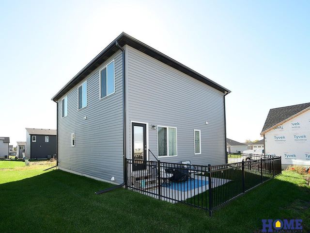 5806 S 94th Street, Lincoln, NE 68526