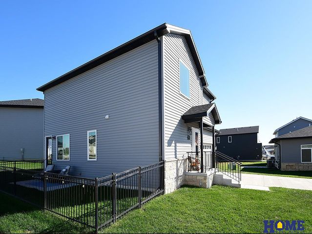 5806 S 94th Street, Lincoln, NE 68526