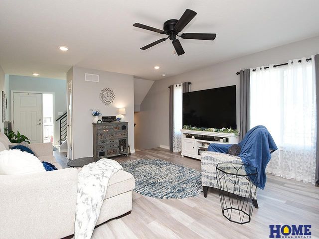 5806 S 94th Street, Lincoln, NE 68526