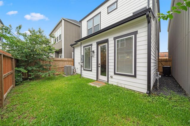 8470 Berry Green Lane, Houston, TX 77022