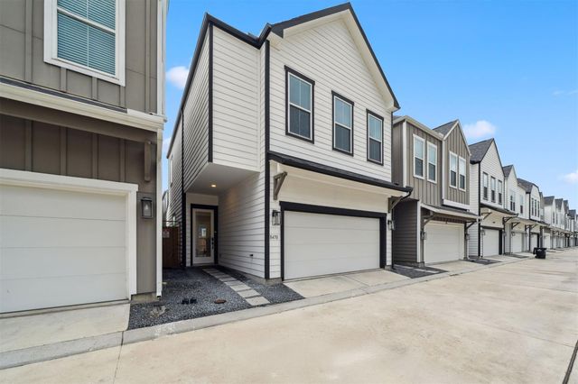 8470 Berry Green Lane, Houston, TX 77022